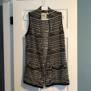 Angel of the North black and white sleeveless cardigan | size S